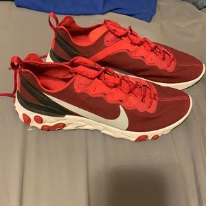 Nike Element 55 Gym Red